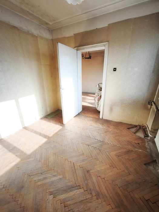 Продавам двустаен апартамент в центъра на гр. Перник
