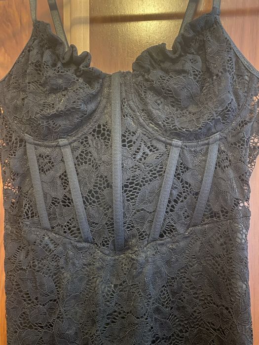 Rochita cu bustiera, dantela neagra