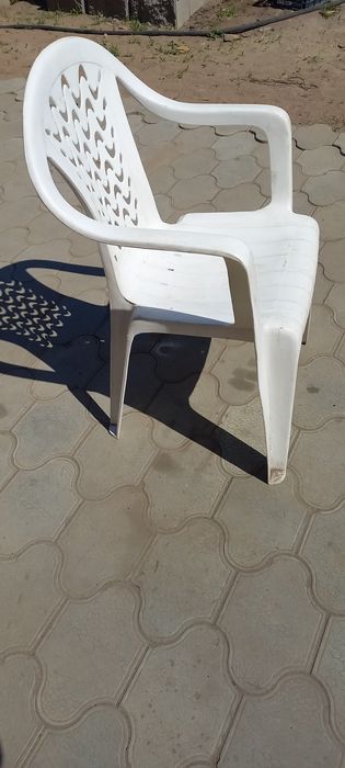 Продам стулья пластиковые