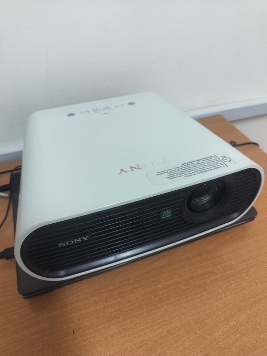 Продам проектор Sony VPL-es7