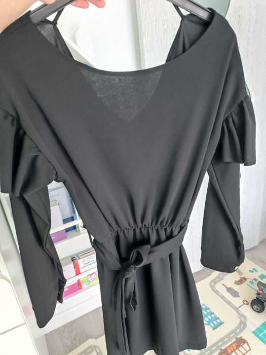 Черна рокля подходяща за ежедневието или за официален повод