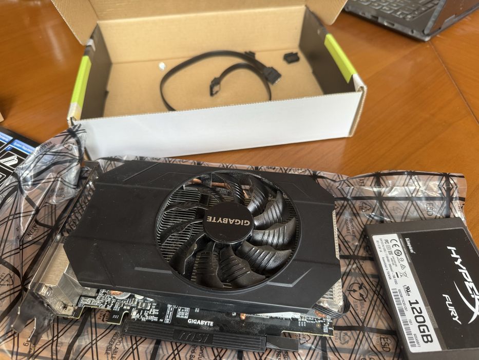 Placa video GeForce GTX 960 Gaming cu 4GB GDDR5