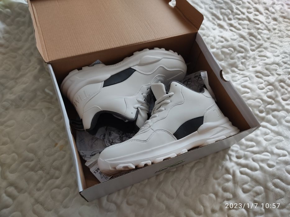 Проддаам кроссовки мужские