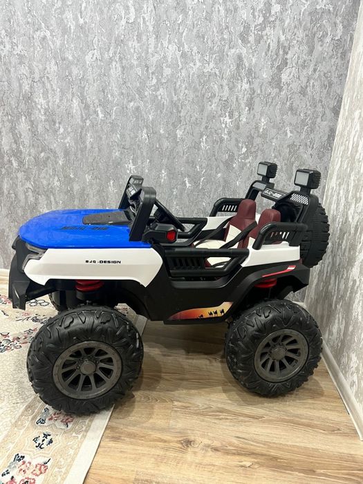 Машина двухместная детская