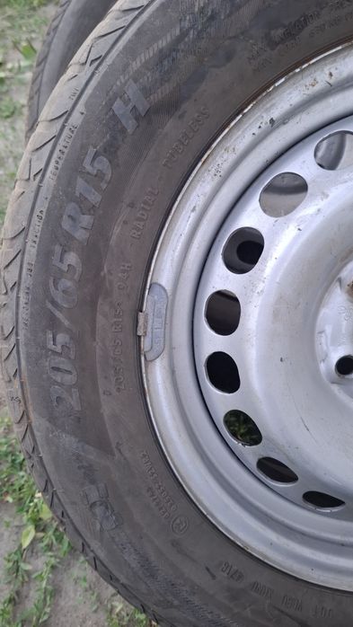 Продам комплект  шин на дисках  R15