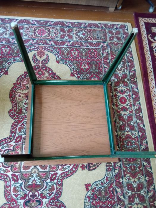 Продаётся---стол