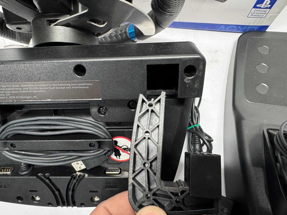 Волан с педали - Logitech G29 / PC/PS4/PS5