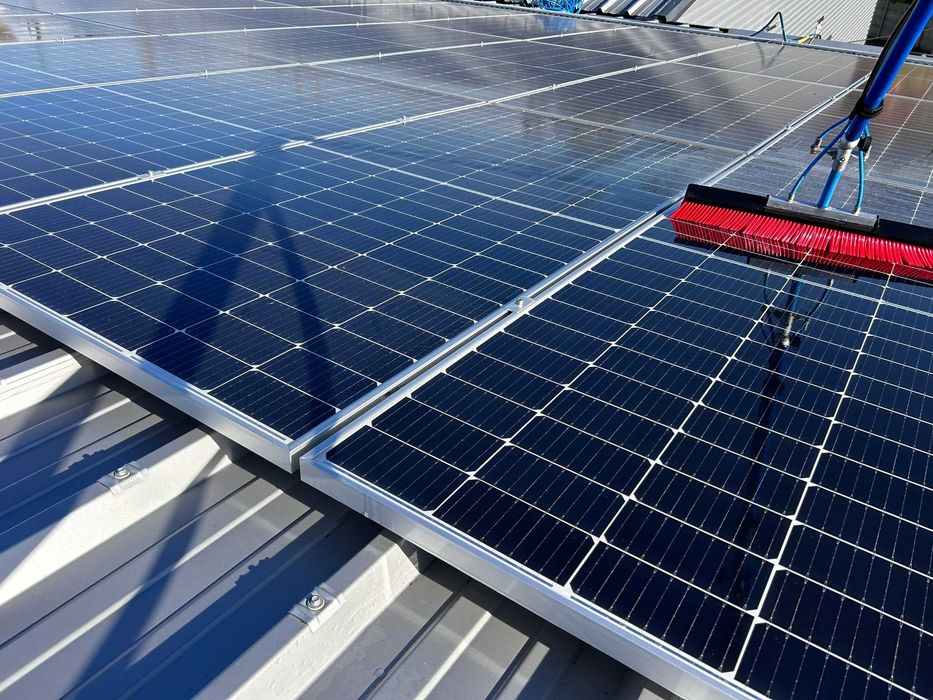 Spălare Panouri Fotovoltaice – Apă Demineralizată