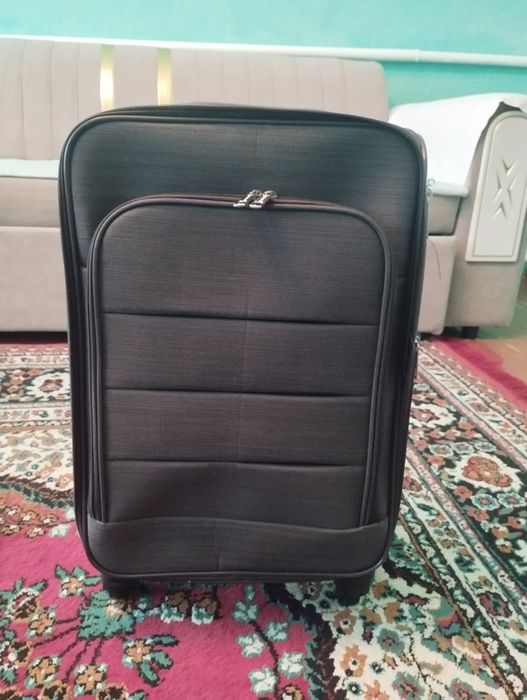 Чемодан 40л новый