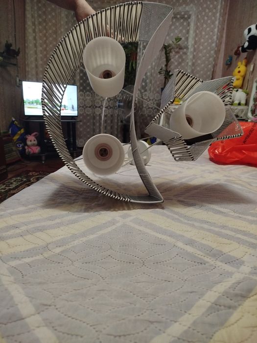 Продаётся люстра