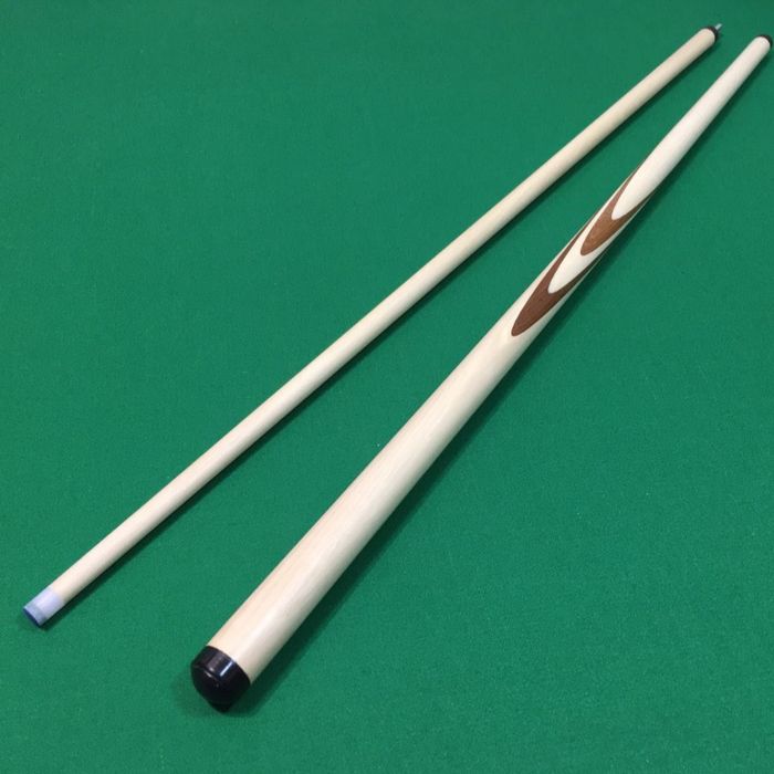 Бильярдные принадлежности и аксессуары, шары, светильники, сукно, кий.