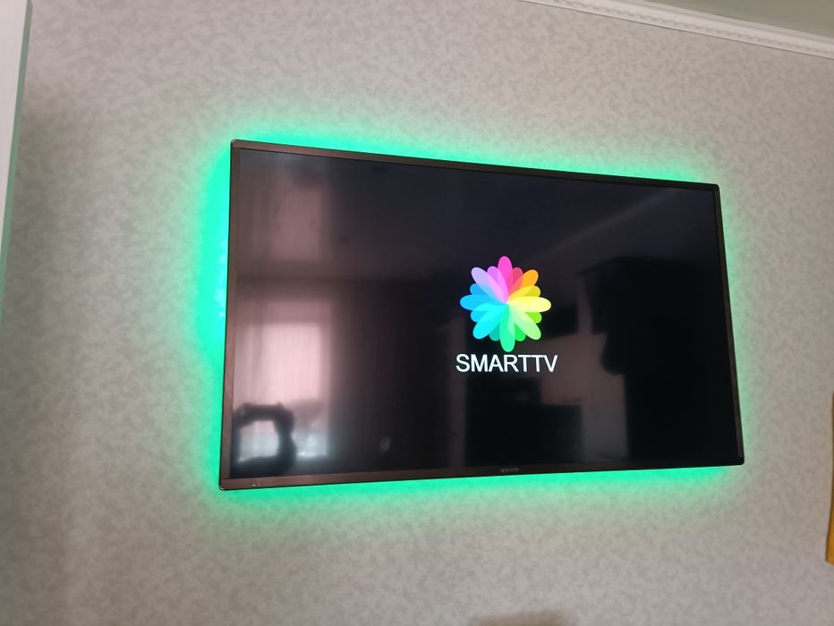 Продам телевизор Smart android tv Samsung