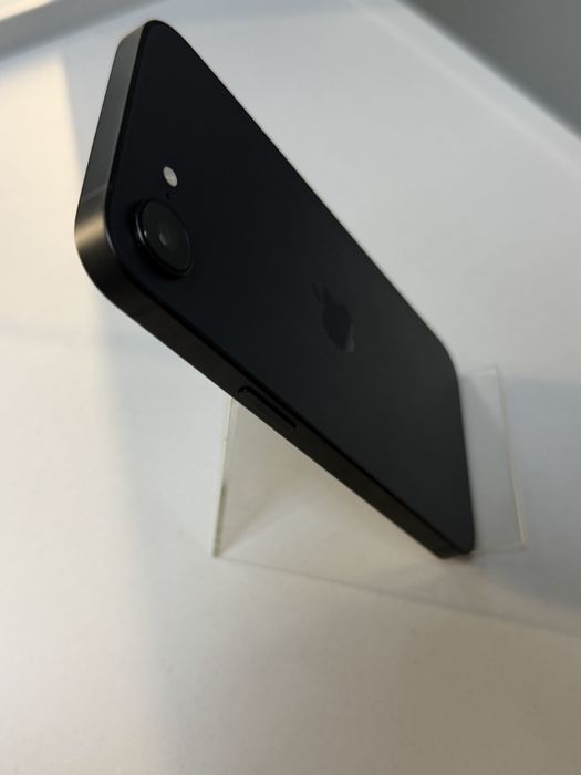 Iphone 16e Black 128GB 100 % 24 цикъла