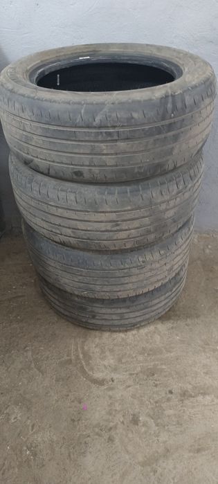 Продаю резину 235/55R17