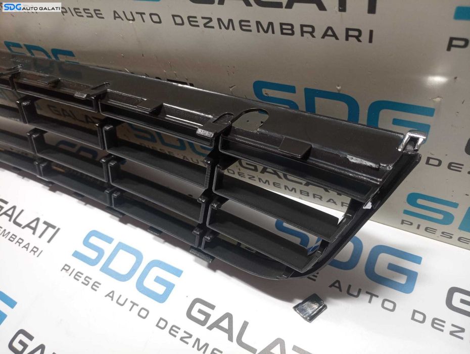Grila Centrala Inferioara cu Rama Crom Nichel de pe Bara Spoiler Fata Volkswagen Passat B6 2005 - 2010 [M5963]