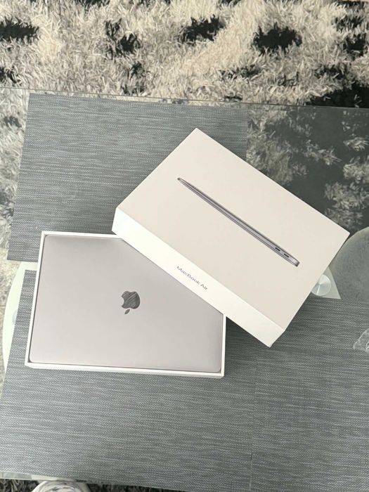 Практически НОВ MacBook с КУТИЯ – Ползван броени пъти (Без зарядно / СПЕШНО)