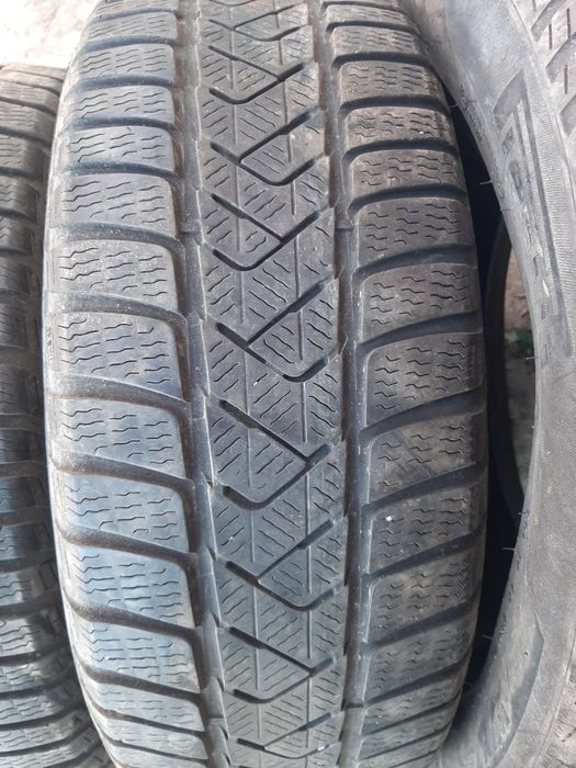 Продам шины 205/60/16 пирелли.