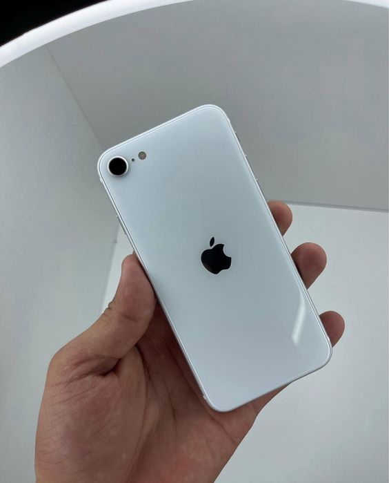 iPhone SE 3 • 2022 • ca NOU • 93% Bateria