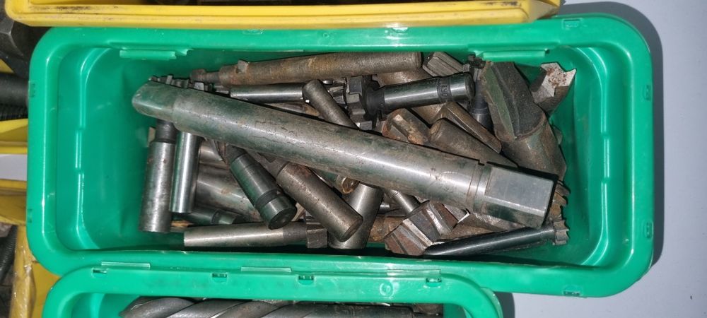 Lot scule aşchietoare strung şi freză (freze modul, dornuri, bucşe, burghie)