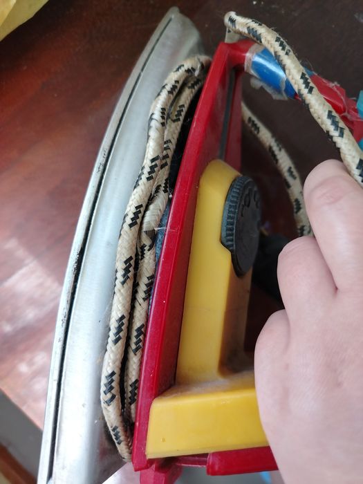 Продам утюг советский и современный