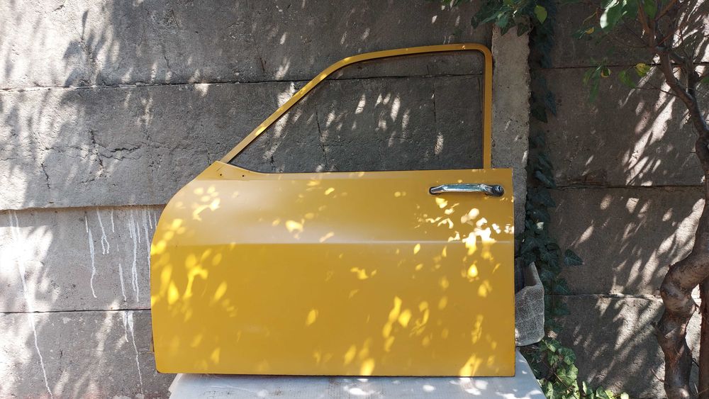 Scaun 11 cusături, ceasuri bord JAEGER, oglinzi cromate, volan Dacia 1300