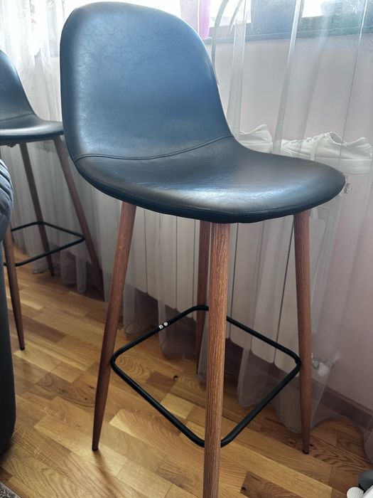 Бар маса с два стола