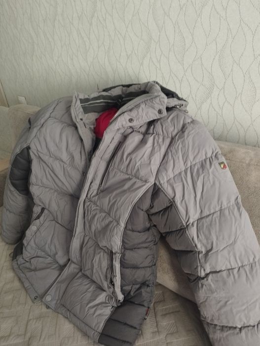 Куртка мужская р-р 56 с капюшоном.Тёплая.