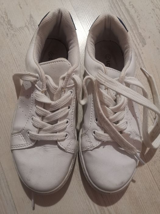 Маратонки бели 32 номер