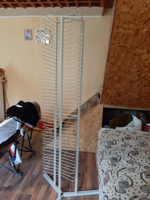 Продаём стойку для на 180 дисков