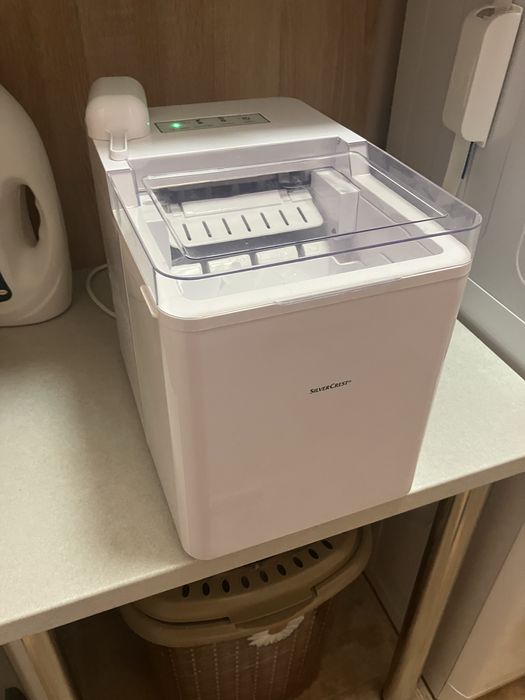 Продавам запазена ледарка