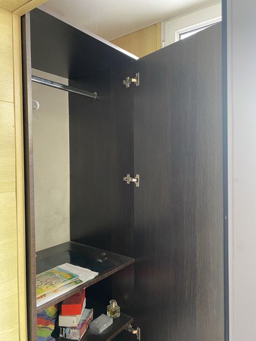 Шкаф бытовой, простой и качественный