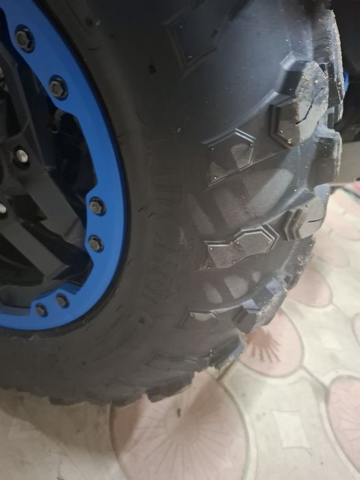 Продам резину на квадрика.