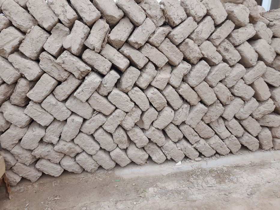 Лой гишт 25х35 сотилади