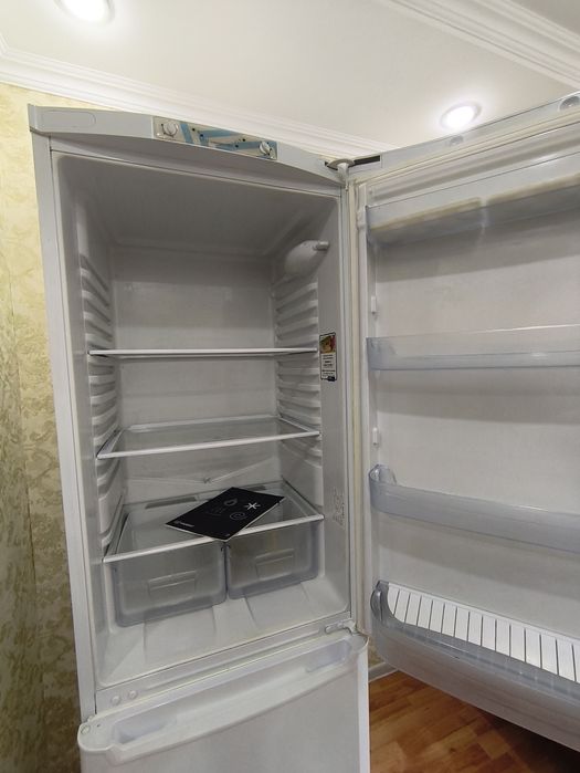 Холодильник Indesit