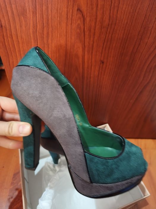 Pantofi in doua culori