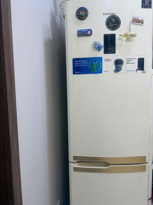 Холодильник Samsung