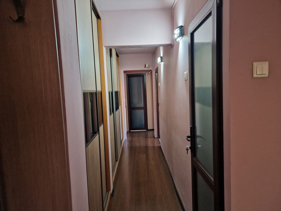 Inchiriez apartament 3 camere