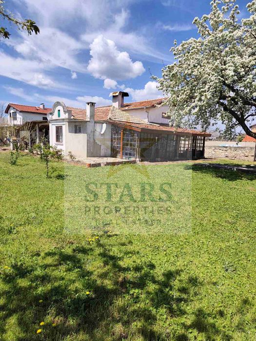 Продажба Къща гр. Аврен - с. Приселци 215m² и двор 1265m²