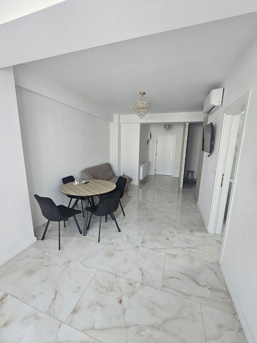 Inchiriez apartament