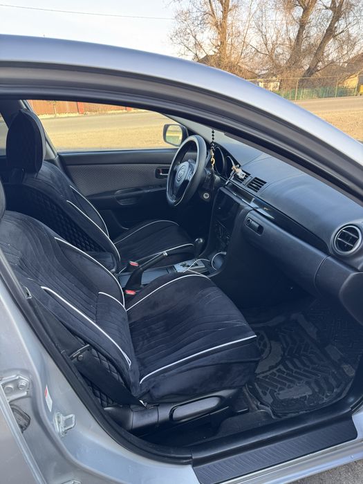 Мазда 3  2005года