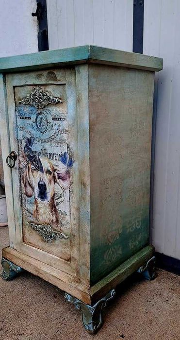 Дървено шкафче с мотив куче,  син дървен шкаф