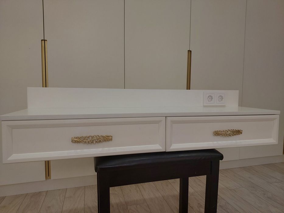 Подвесной туалетный столик из МДФ