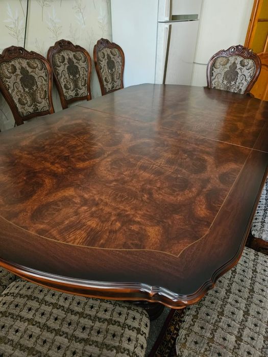 Стол со стульями