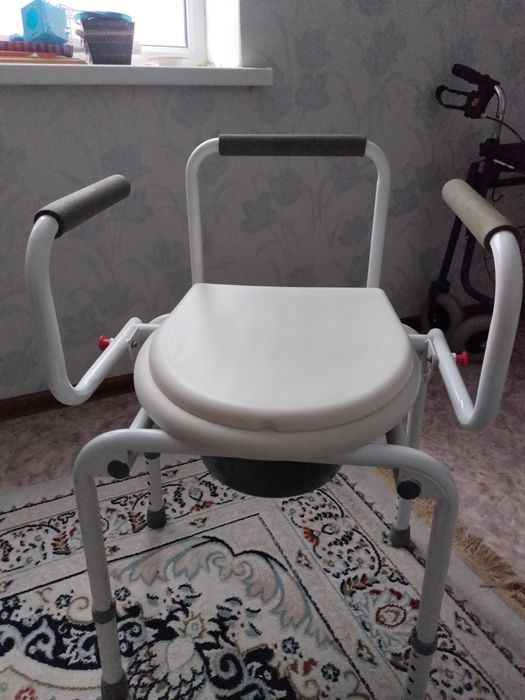 Продам кресло туалет