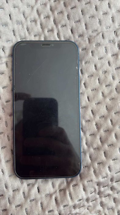 Продавам iPhone 12