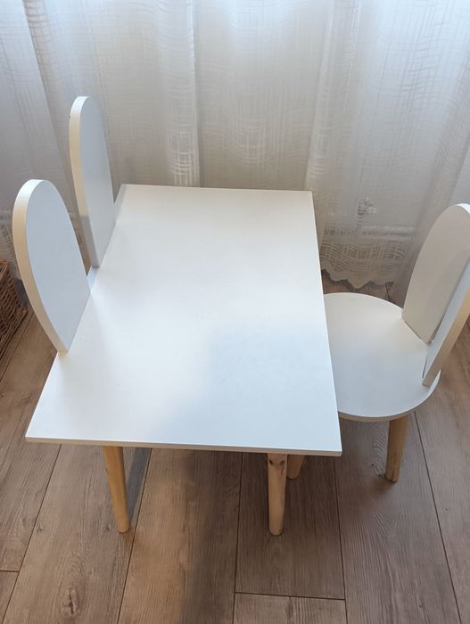 Măsuță și scaun lemn copil 2...6 ani stare foarte buna