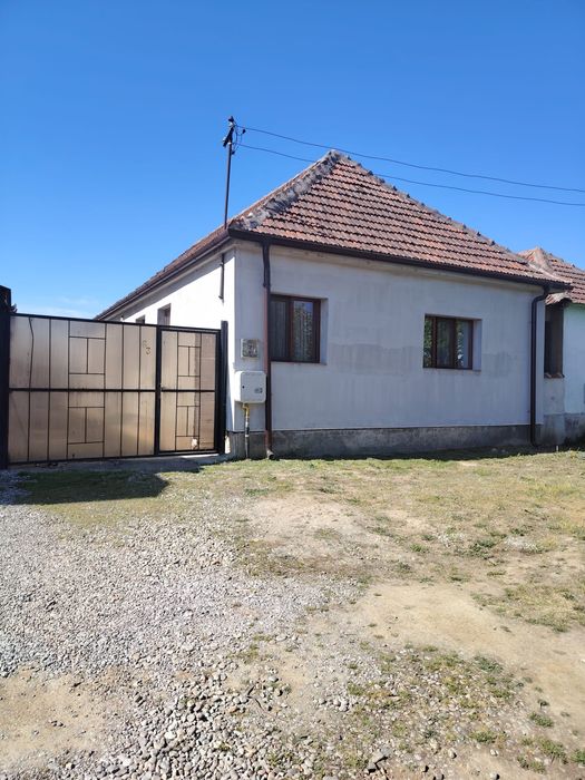 Vând casa in Alparea