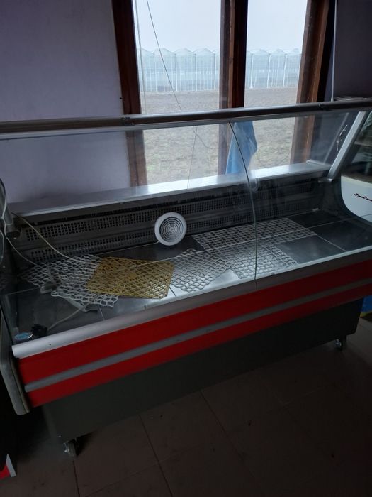 Витрина за салами