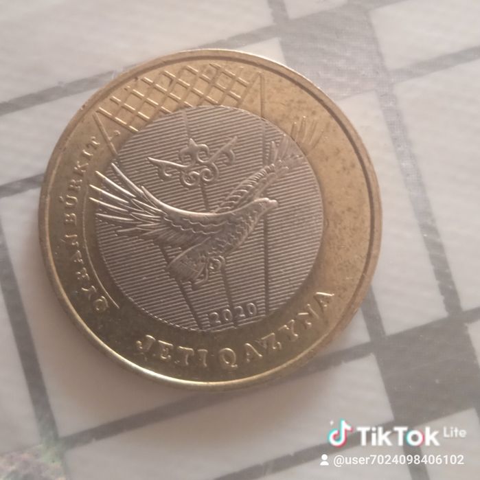 Продам манету 100