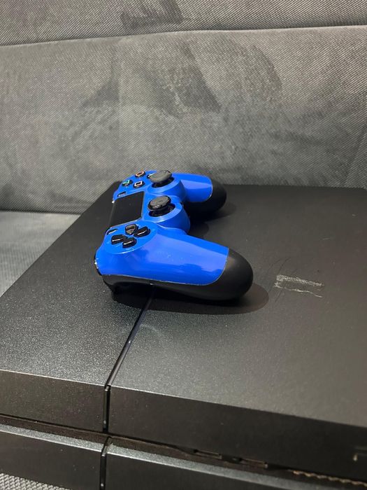 Ps4 un pic zgâriat de 2 3 ani negociabil